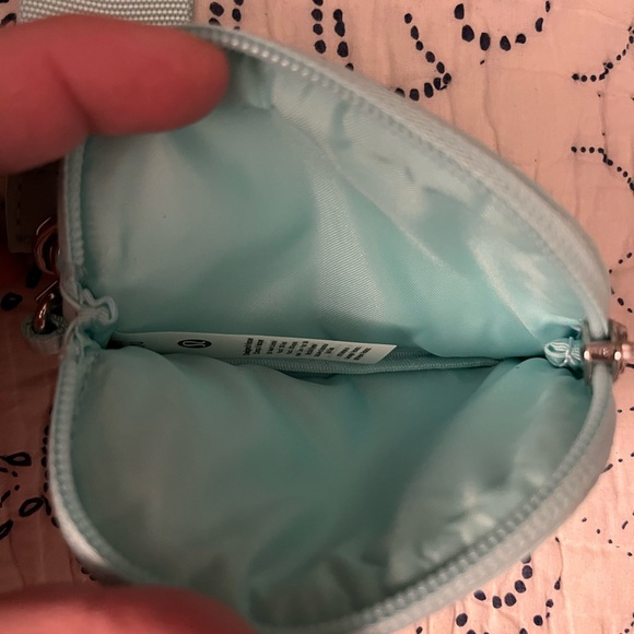 Lululemon mini pouch with strap - Picture 6 of 7